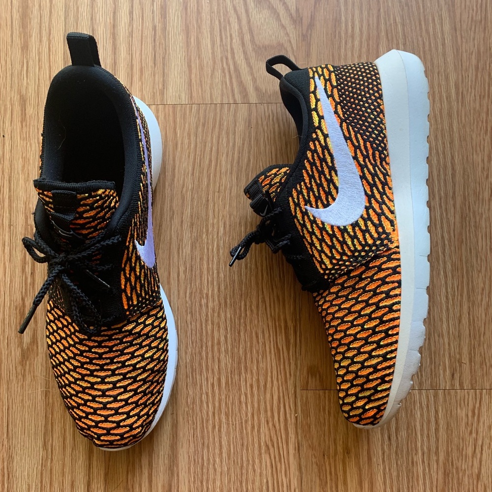 Nike Roshe Run Flyinit Black/Orange SZ: 10.5